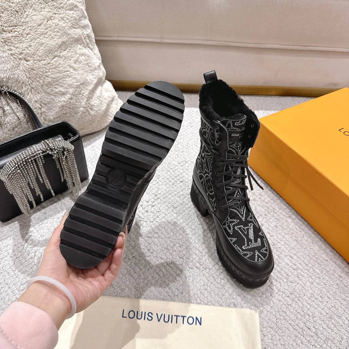 New Arrival Women's Fleece Lined Platform Martin Boots SZ1326102313