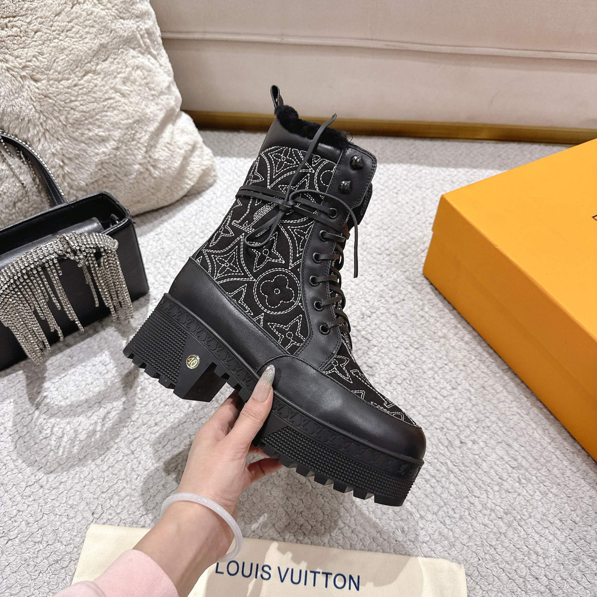 New Arrival Women's Fleece Lined Platform Martin Boots SZ1326102313