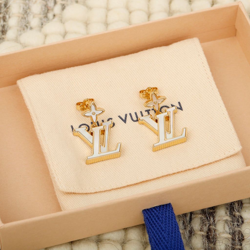 New Versatile 1V Logo Stud Earrings  XC1326102611