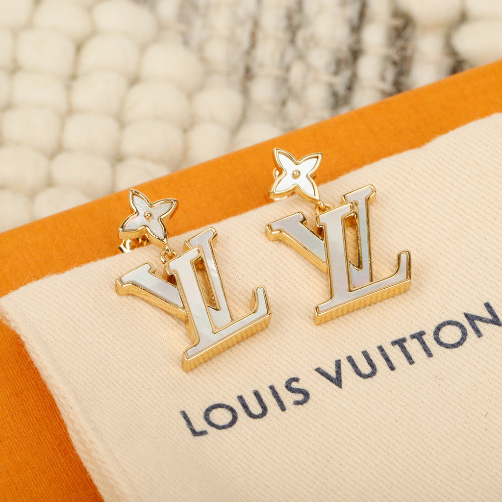New Versatile 1V Logo Stud Earrings  XC1326102611