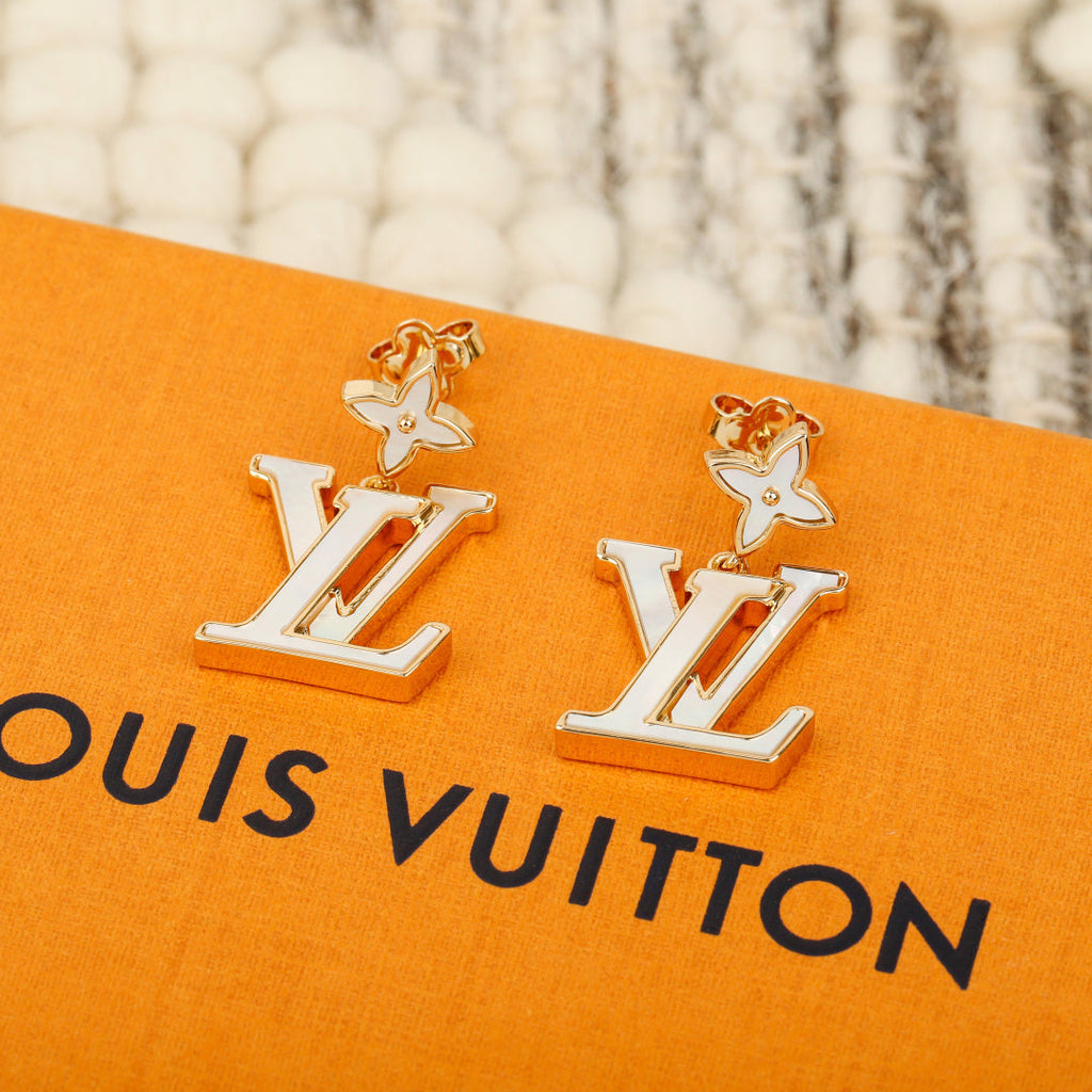 New Versatile 1V Logo Stud Earrings  XC1326102611